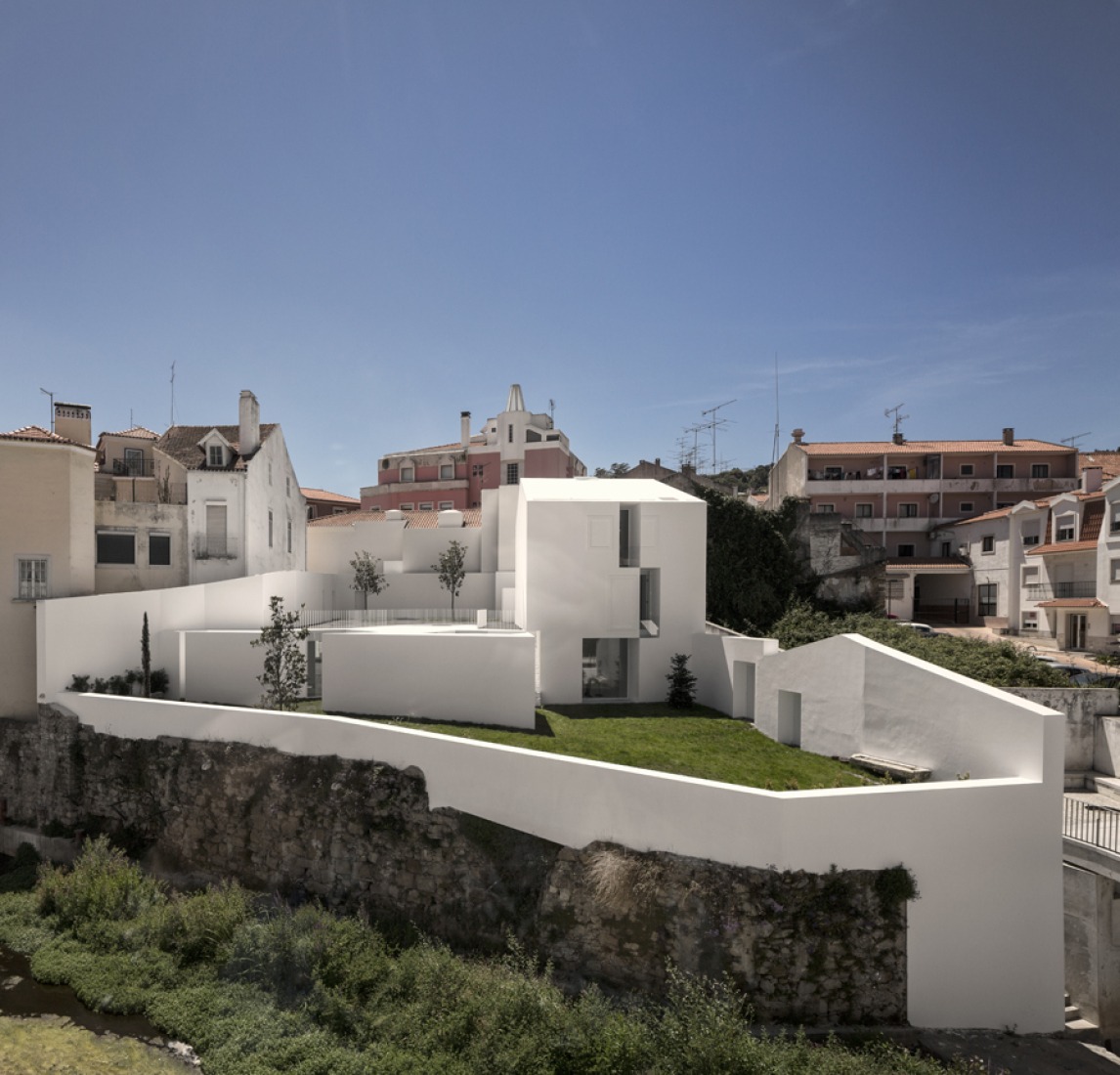 House in Alcobaça by Aires Mateus | METALOCUS
